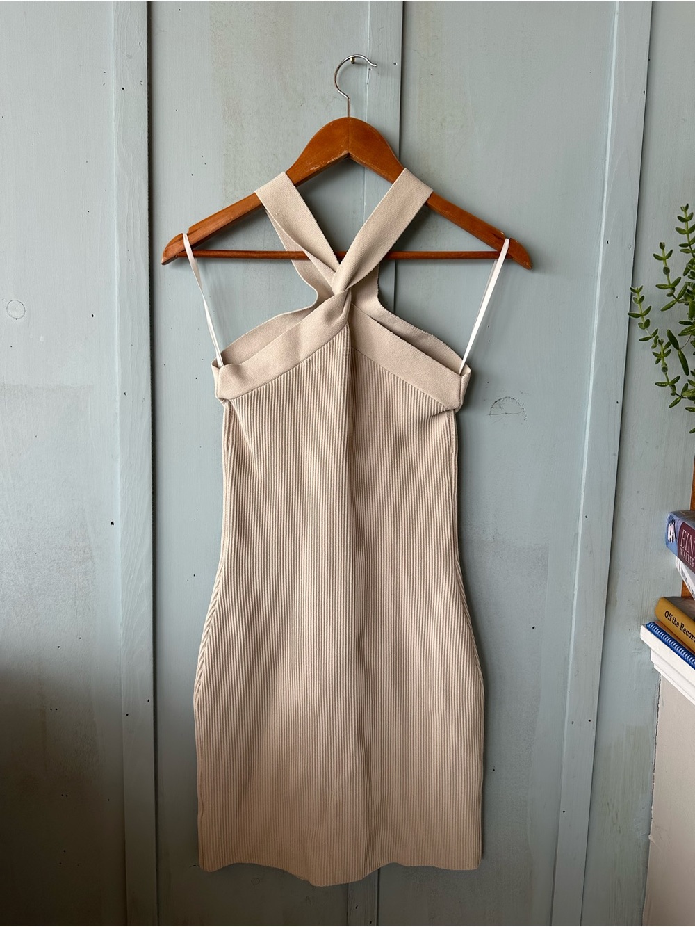 Aritzia Babaton Sculpt Knit Criss Cross Dress Cream Size Medium - Picture 9 of 12